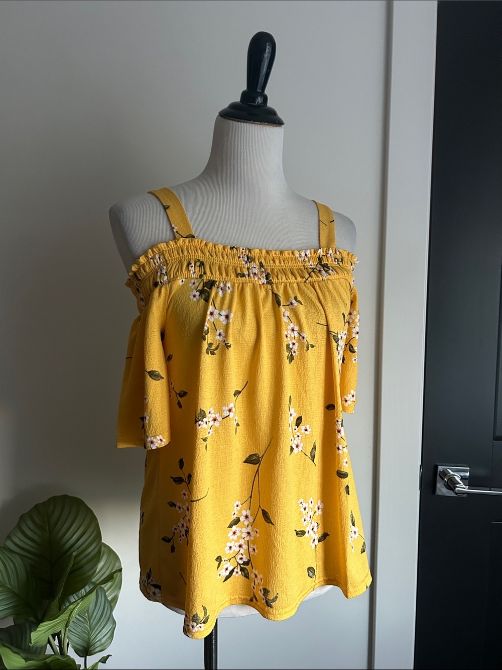 🌼 s bright Yellow white Floral Off-Shoulder stretchy Top